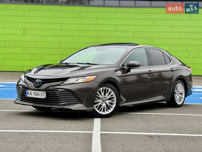 Toyota Camry 2019