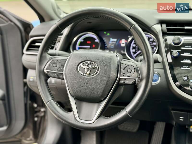 Седан Toyota Camry 2019 в Киеве