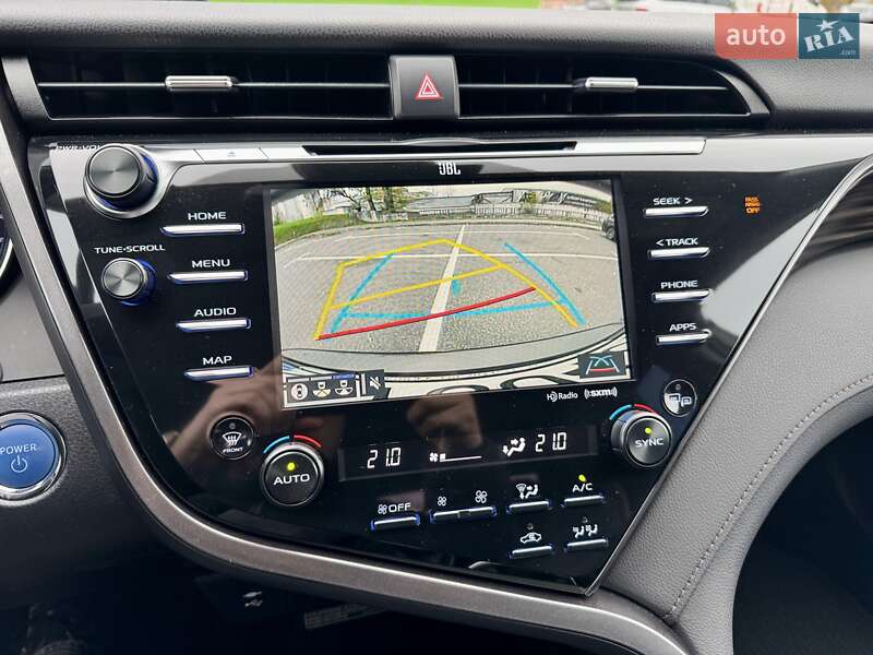 Седан Toyota Camry 2019 в Киеве