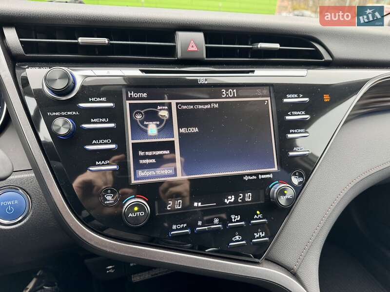 Седан Toyota Camry 2019 в Киеве