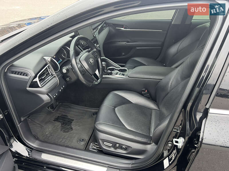 Седан Toyota Camry 2021 в Киеве