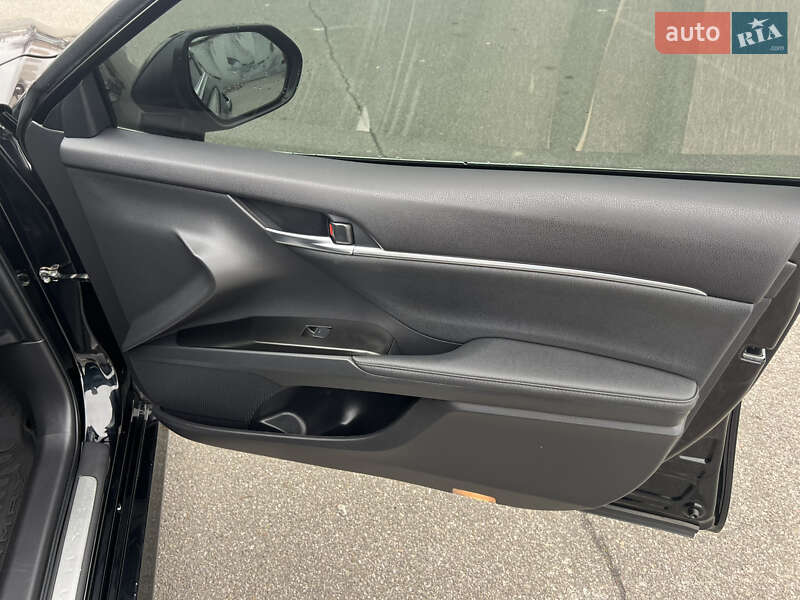 Седан Toyota Camry 2021 в Киеве