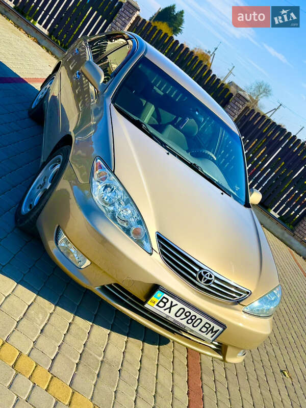 Седан Toyota Camry 2004 в Староконстантинове