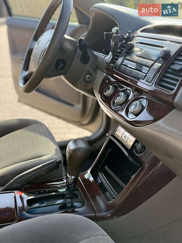 Седан Toyota Camry 2004 в Староконстантинове