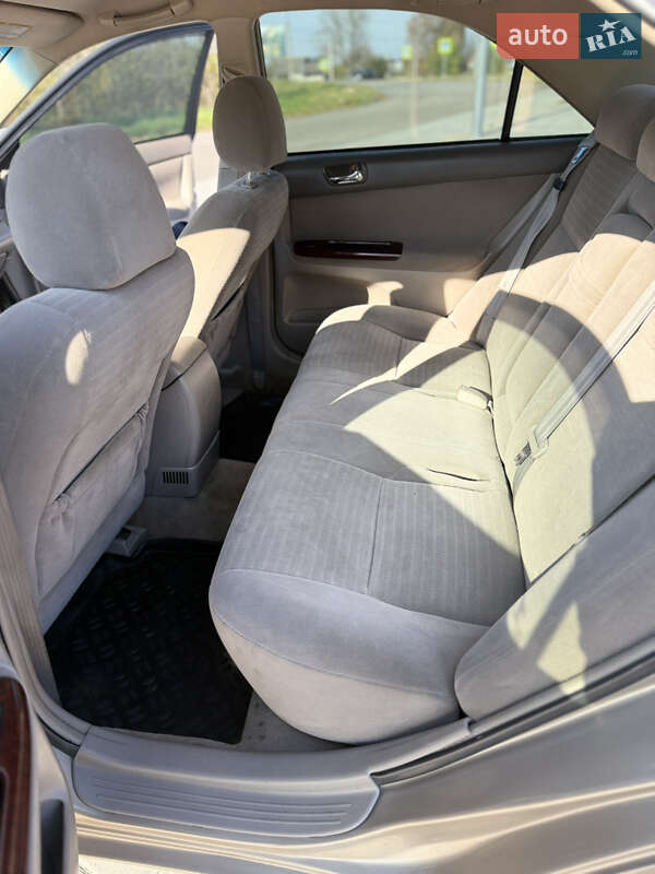 Седан Toyota Camry 2004 в Староконстантинове