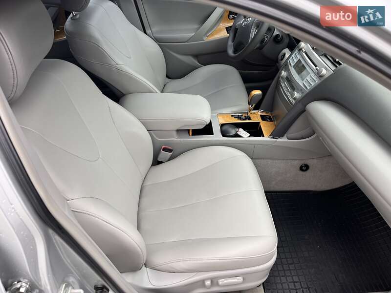 Седан Toyota Camry 2007 в Черновцах