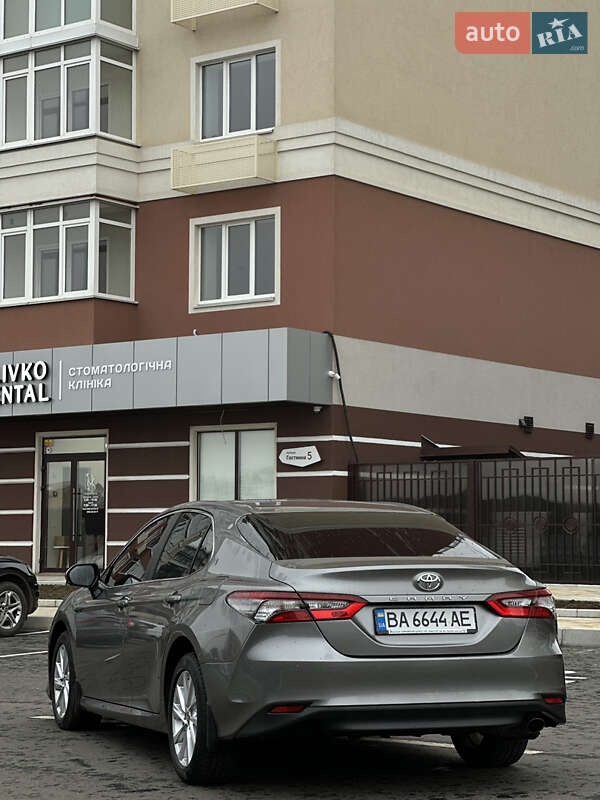 Седан Toyota Camry 2022 в Умани