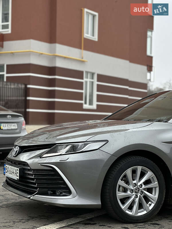 Седан Toyota Camry 2022 в Умани