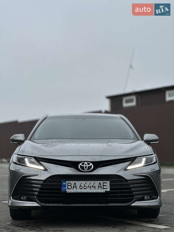 Седан Toyota Camry 2022 в Умани