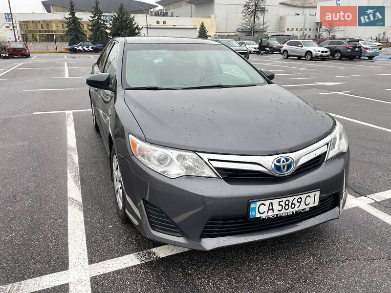 Седан Toyota Camry 2012 в Киеве