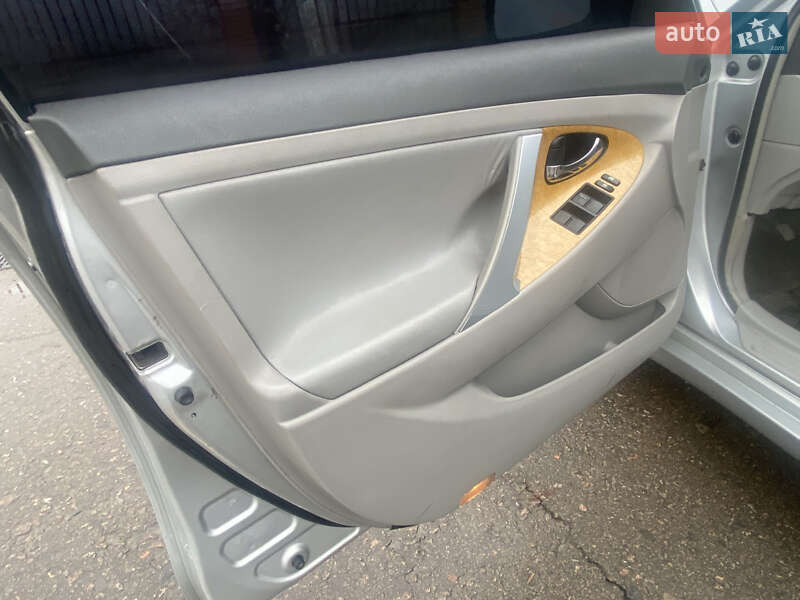 Седан Toyota Camry 2006 в Киеве