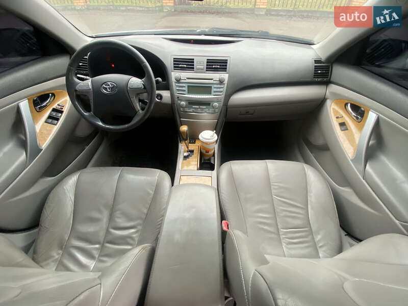 Седан Toyota Camry 2006 в Киеве