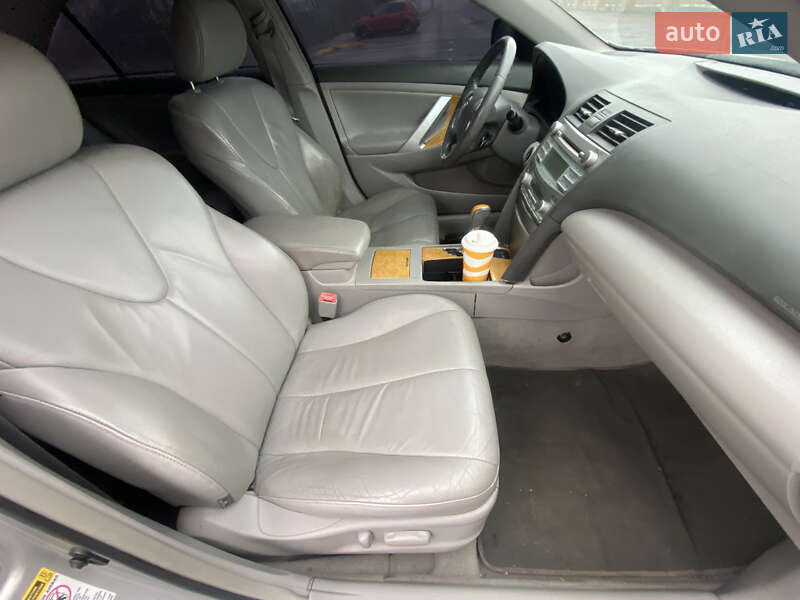 Седан Toyota Camry 2006 в Киеве