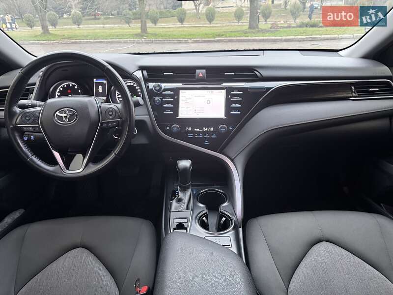 Седан Toyota Camry 2020 в Харькове