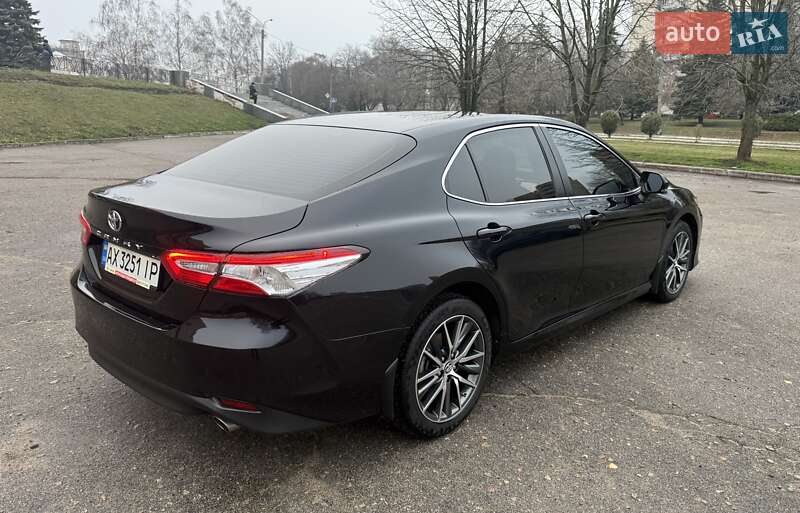 Седан Toyota Camry 2020 в Харькове