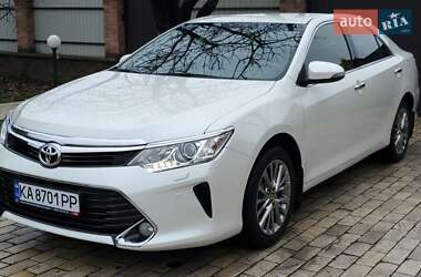 Седан Toyota Camry 2016 в Киеве
