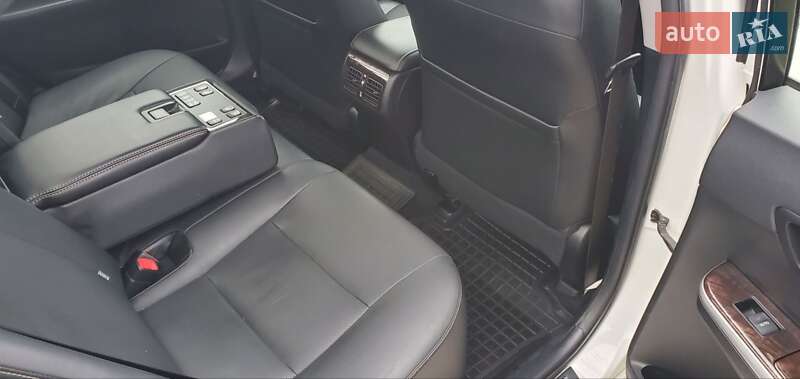 Седан Toyota Camry 2016 в Киеве