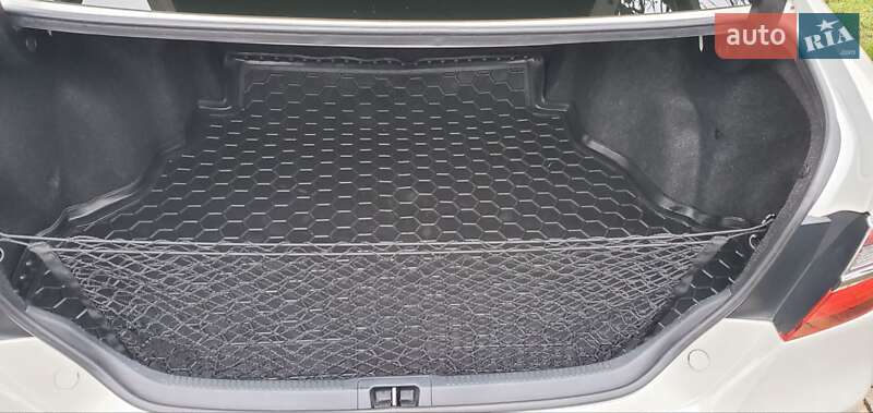 Седан Toyota Camry 2016 в Киеве