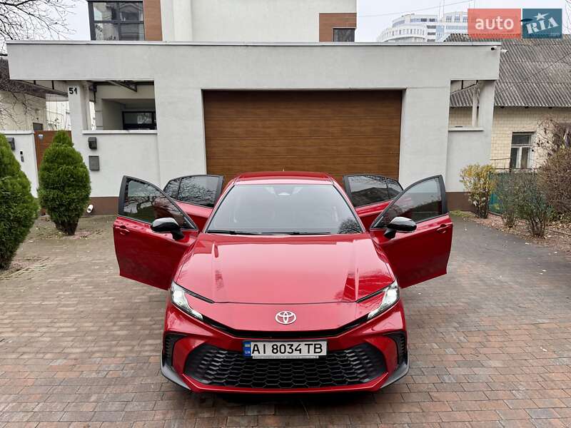 Седан Toyota Camry 2024 в Киеве