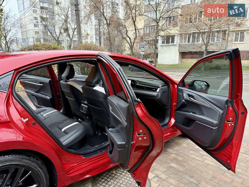 Седан Toyota Camry 2024 в Киеве