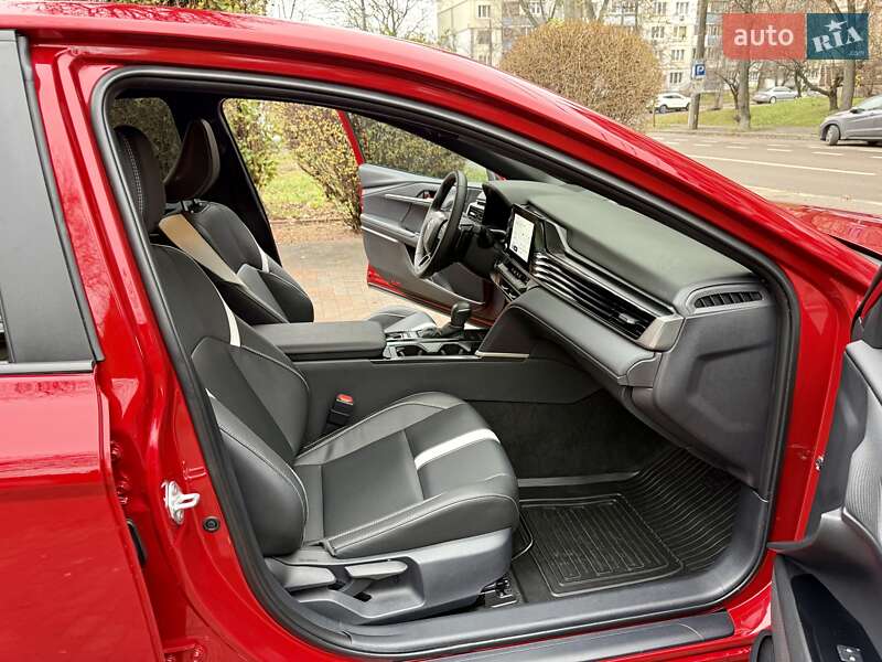 Седан Toyota Camry 2024 в Киеве