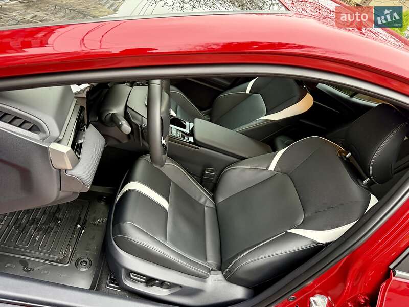 Седан Toyota Camry 2024 в Киеве