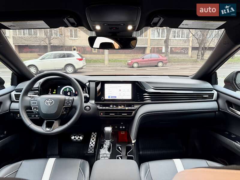 Седан Toyota Camry 2024 в Киеве