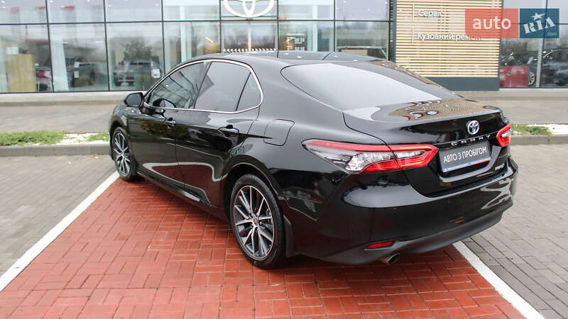 Седан Toyota Camry 2022 в Черкассах