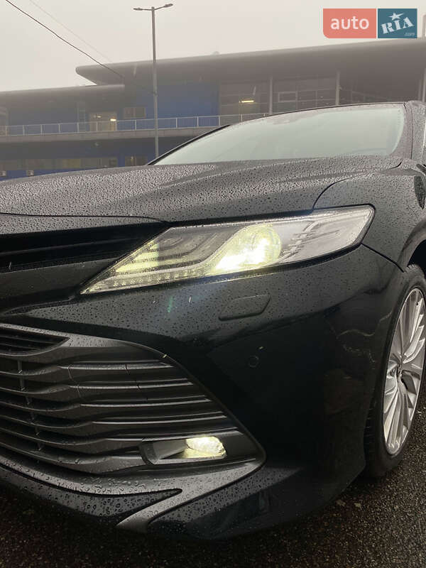 Седан Toyota Camry 2020 в Киеве