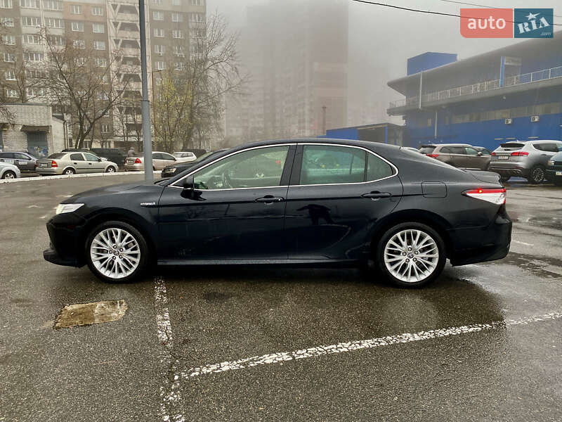 Седан Toyota Camry 2020 в Киеве