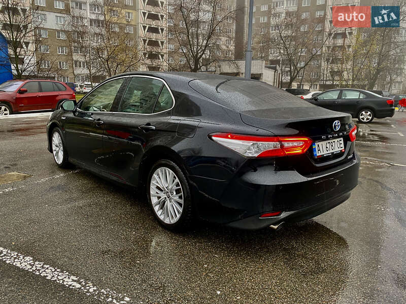 Седан Toyota Camry 2020 в Киеве