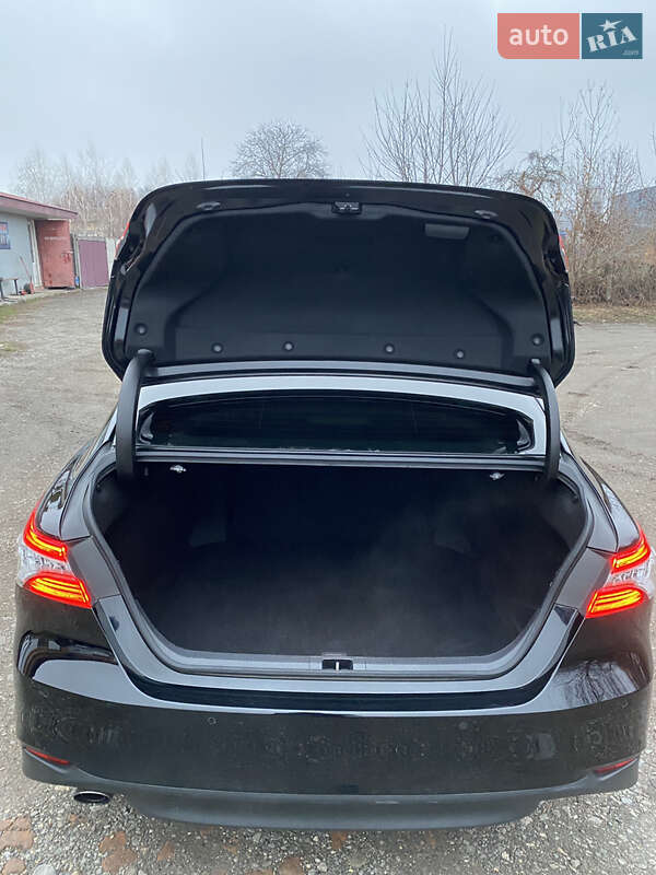 Седан Toyota Camry 2020 в Киеве