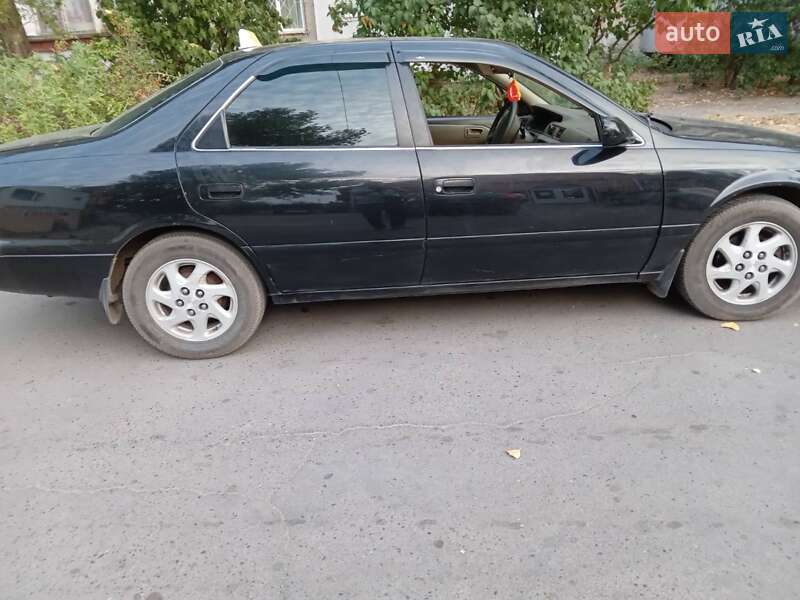 Седан Toyota Camry 2000 в Белгороде-Днестровском