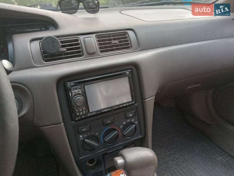 Седан Toyota Camry 2000 в Белгороде-Днестровском