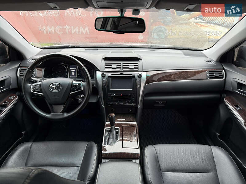 Седан Toyota Camry 2017 в Киеве