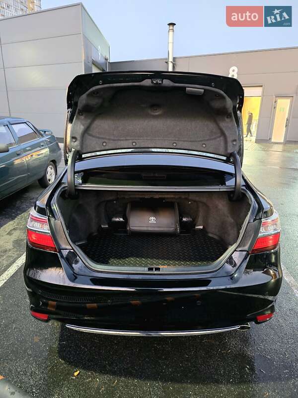 Седан Toyota Camry 2017 в Харькове