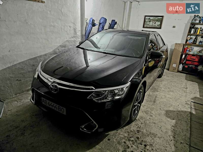 Седан Toyota Camry 2017 в Харькове