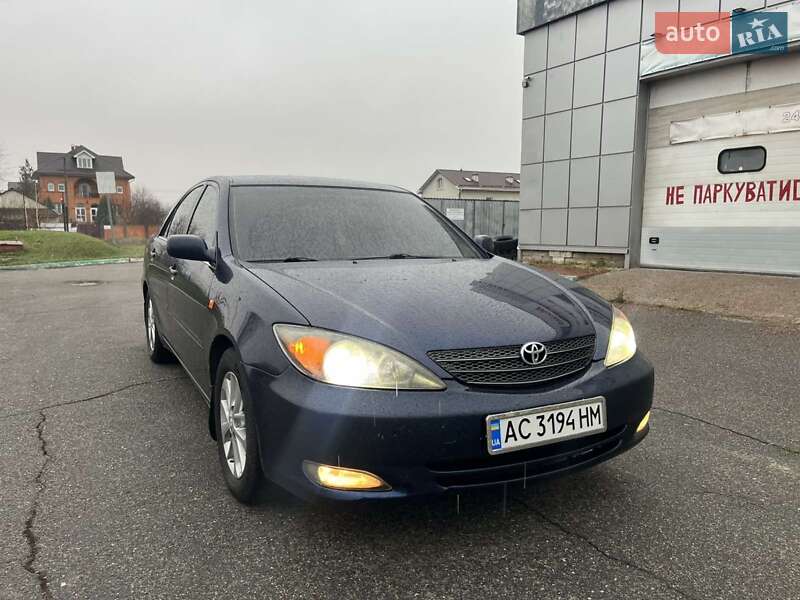 Седан Toyota Camry 2002 в Киеве