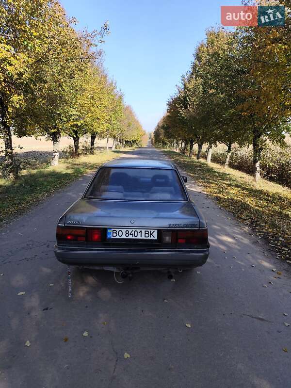 Седан Toyota Camry 1989 в Ровно
