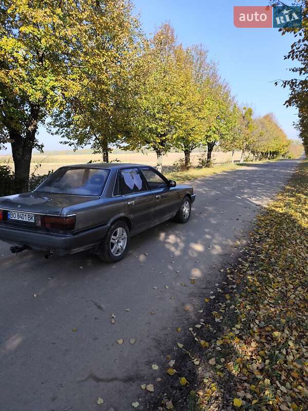 Седан Toyota Camry 1989 в Ровно