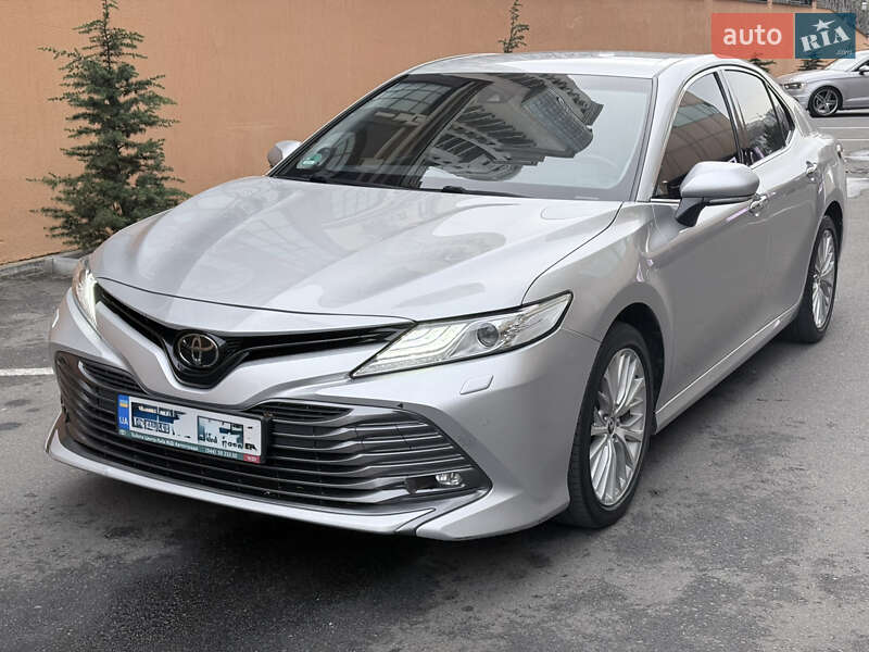 Седан Toyota Camry 2018 в Одессе
