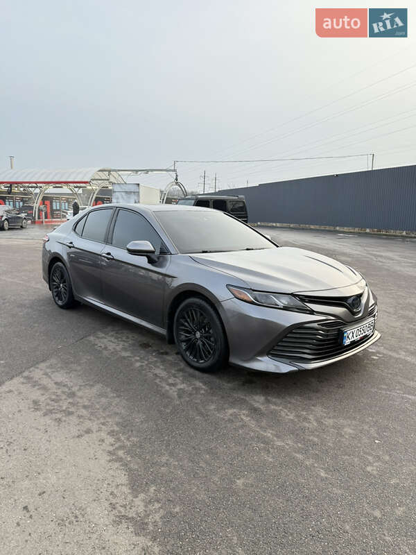 Седан Toyota Camry 2018 в Полтаве