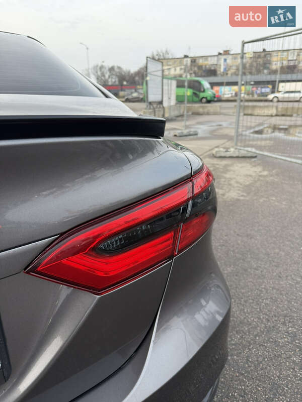 Седан Toyota Camry 2018 в Полтаве