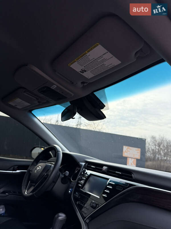 Седан Toyota Camry 2018 в Полтаве