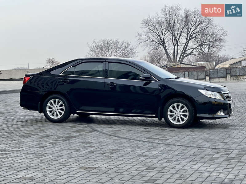 Седан Toyota Camry 2013 в Днепре