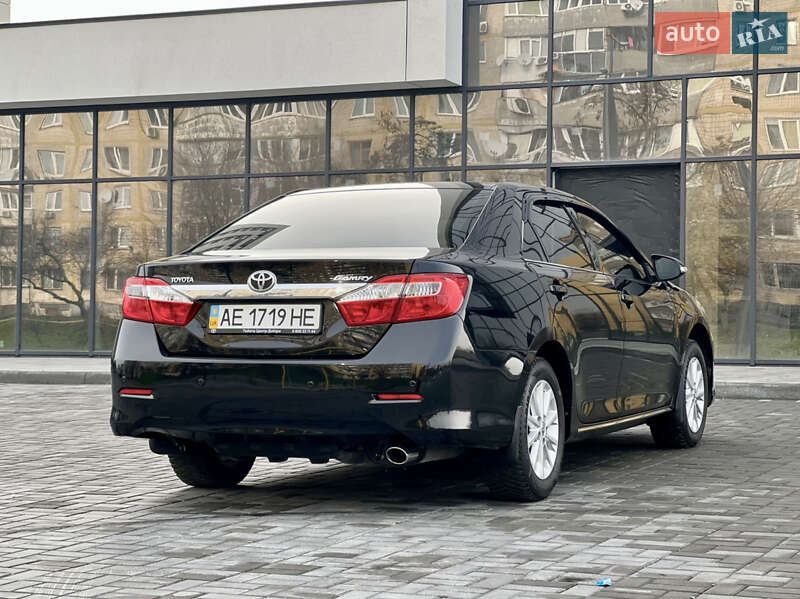 Седан Toyota Camry 2013 в Днепре