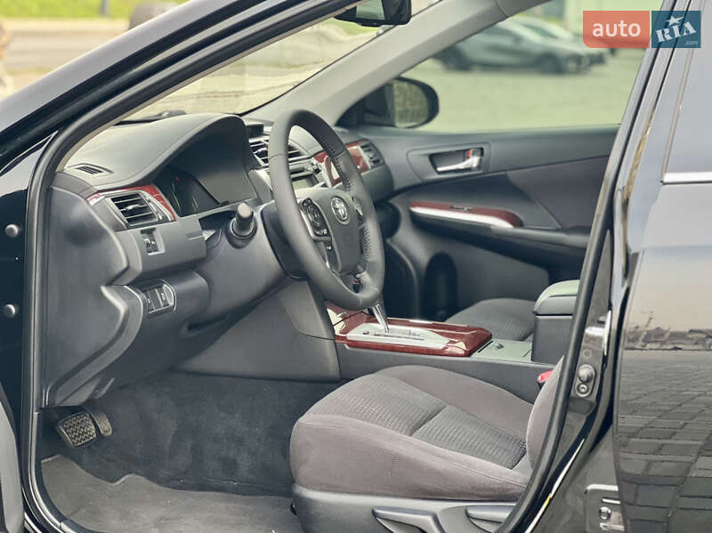 Седан Toyota Camry 2013 в Днепре