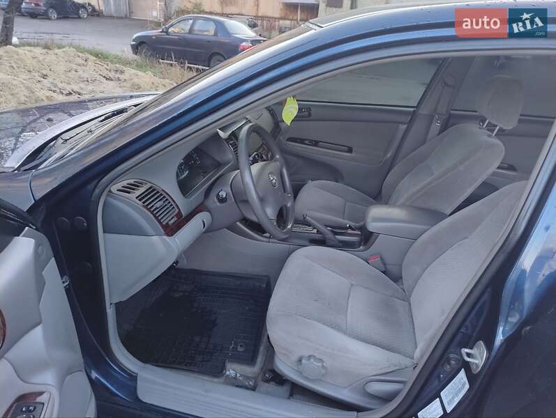 Седан Toyota Camry 2002 в Киеве