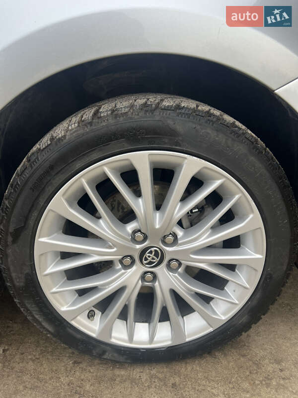 Седан Toyota Camry 2017 в Южноукраїнську