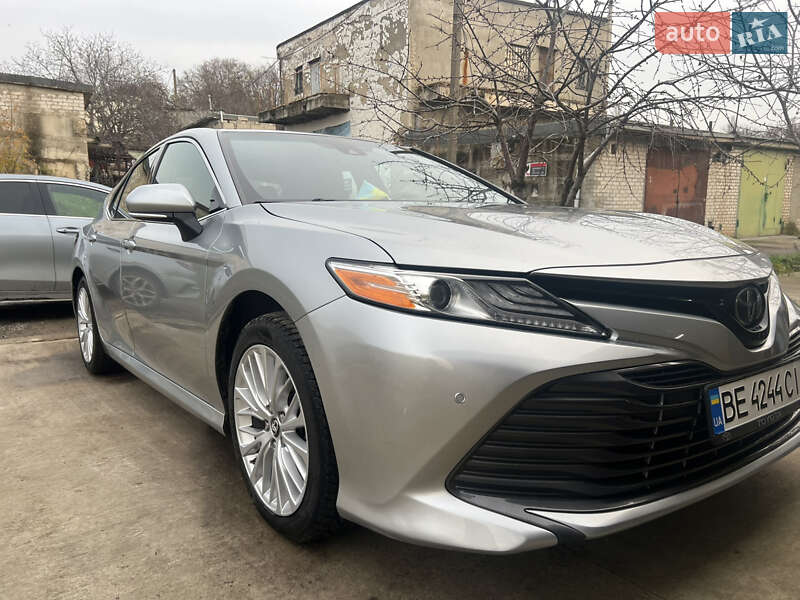 Седан Toyota Camry 2017 в Южноукраїнську